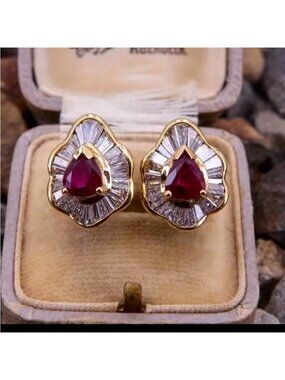 ✨ Just In Vintage 18K Gold color and Red Gemstone Earrings